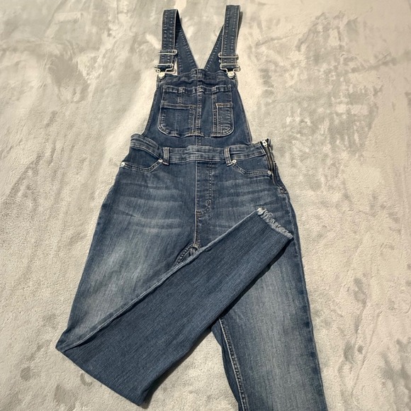 Free People Denim - Free People Skinny Denim Overalls Medium Wash Frayed Hem Side Zip Jumpsuit Sz 26